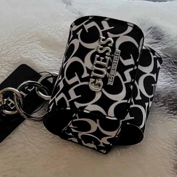 GUESS AIRPODS CASE ! - Picture 4 of 9